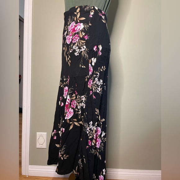Black floral dress with 2 slits - Picture 2 of 3